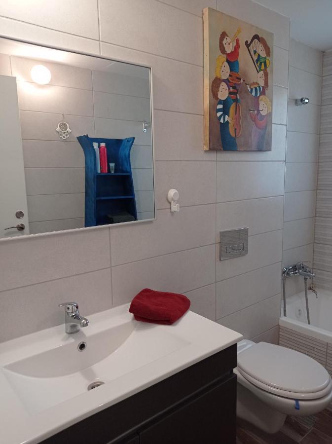 New! Great Location! Vibrant Downtown, Talpiot Market, Flea Market, Carmel Beach, Close To Everywhere Leilighet Haifa Eksteriør bilde