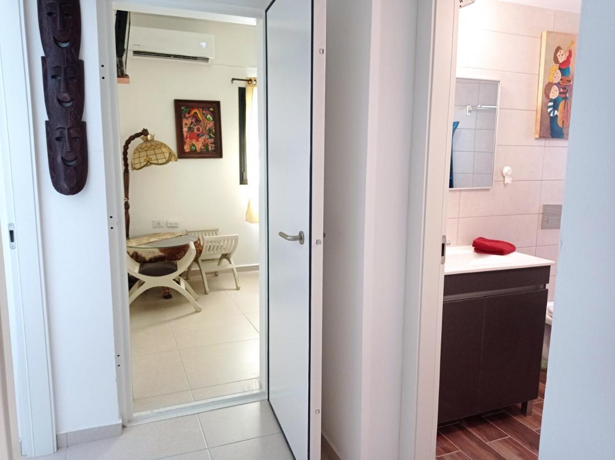 New! Great Location! Vibrant Downtown, Talpiot Market, Flea Market, Carmel Beach, Close To Everywhere Leilighet Haifa Eksteriør bilde