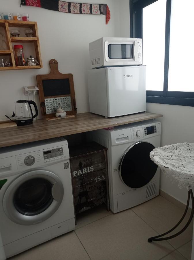 New! Great Location! Vibrant Downtown, Talpiot Market, Flea Market, Carmel Beach, Close To Everywhere Leilighet Haifa Eksteriør bilde