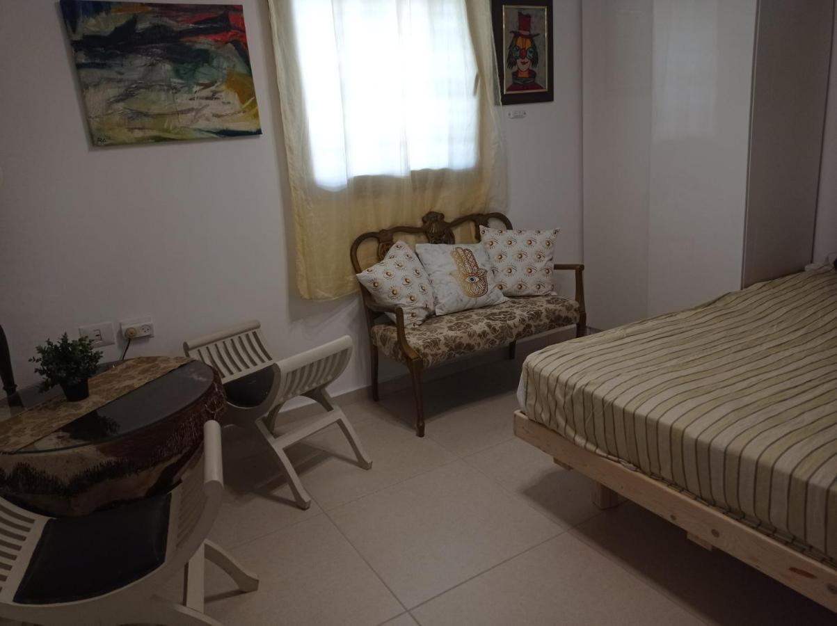 New! Great Location! Vibrant Downtown, Talpiot Market, Flea Market, Carmel Beach, Close To Everywhere Leilighet Haifa Eksteriør bilde