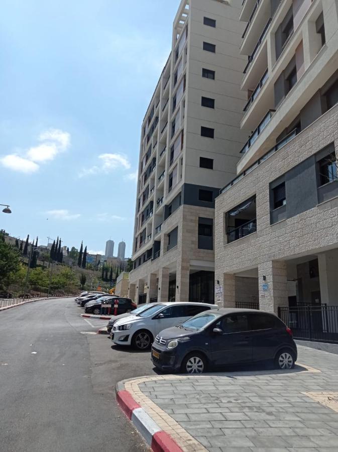New! Great Location! Vibrant Downtown, Talpiot Market, Flea Market, Carmel Beach, Close To Everywhere Leilighet Haifa Eksteriør bilde
